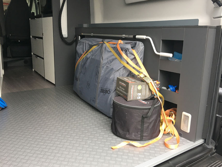 Wohnmobil Technik - 12V Steckdose in die Heckgarage einbauen 🛠 *361 