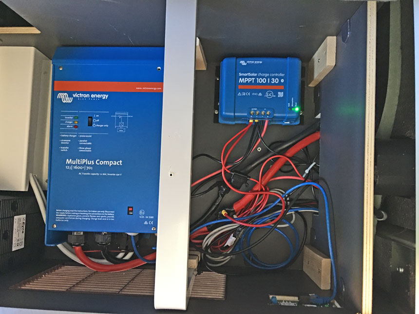 Wechselrichter Victron MultiPlus in Campervan
