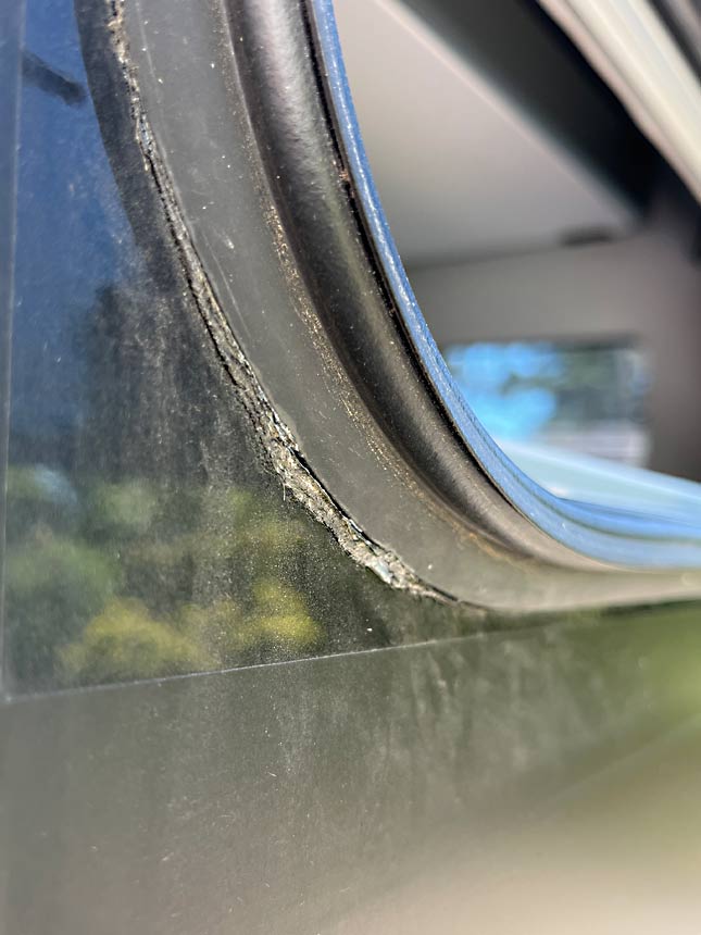Adria 640 SGX Fenster Dichtung porös