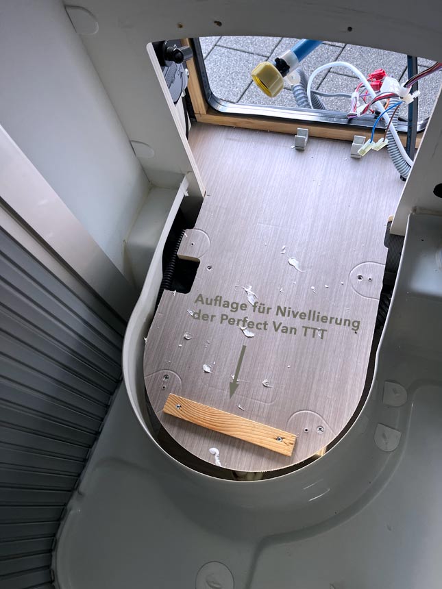 Adria 640 SGX - Einbau Perfect Van TTT - Auflage Nivellierung
